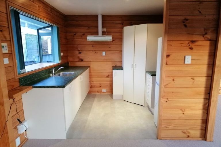 Photo of property in 2 Hillside Drive, Maoribank, Upper Hutt, 5018