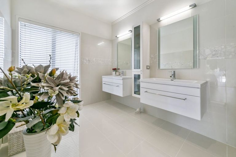 Photo of property in 7 Burgundy Park Avenue, Henderson, Auckland, 0612