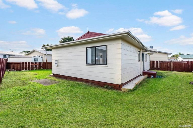 Photo of property in 100a Shifnal Drive, Randwick Park, Auckland, 2105