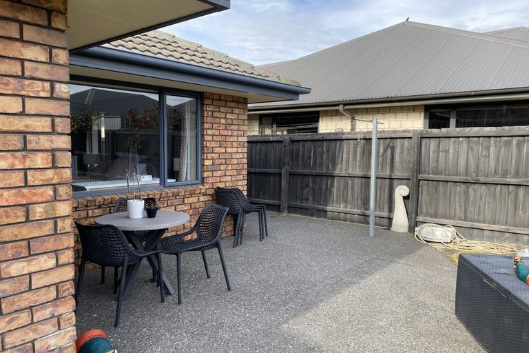 Photo of property in 22 Linkwater Way, Parklands, Christchurch, 8083