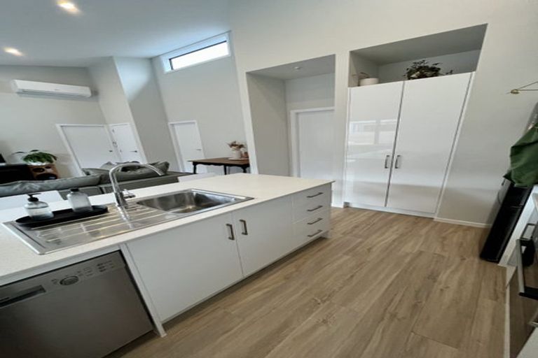 Photo of property in 21d Margaret Road, Raumati Beach, Paraparaumu, 5032