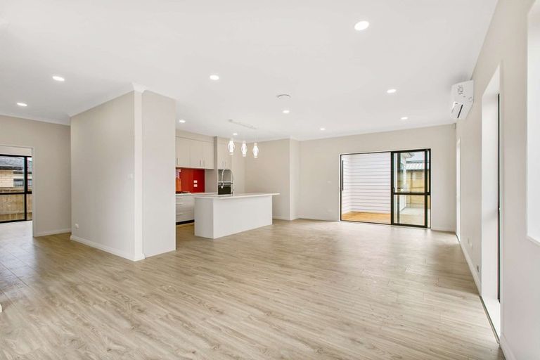 Photo of property in 5 Kakabeak Way, Takanini, 2110