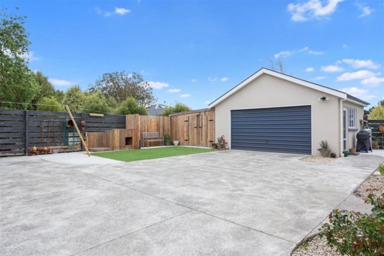 Photo of property in 33 Taranaki Drive, Woodend, 7610