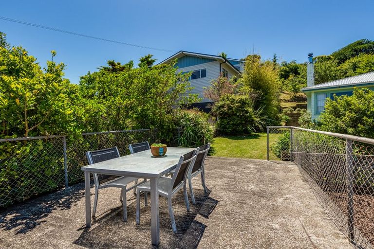 Photo of property in 15 Mana View Road, Paremata, Porirua, 5026