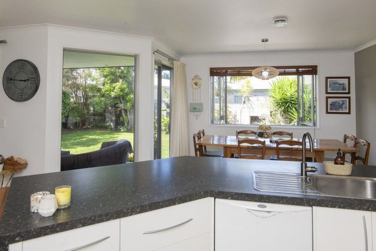Photo of property in 13 Parkview Place, Riverdale, Gisborne, 4010