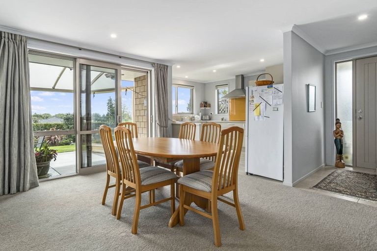 Photo of property in 16 Vista Close, Omokoroa, 3114