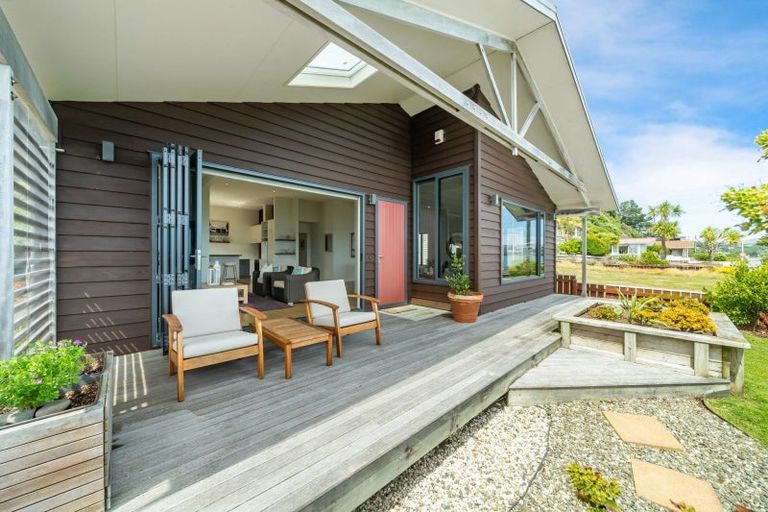 Photo of property in 43 Moana Road, Plimmerton, Porirua, 5026