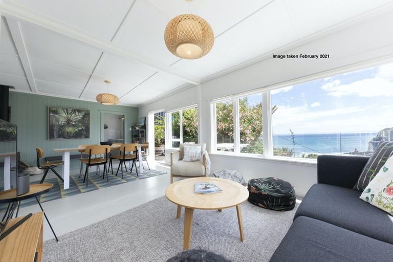 Photo of property in 42 Rayner Road, Piha, 0772