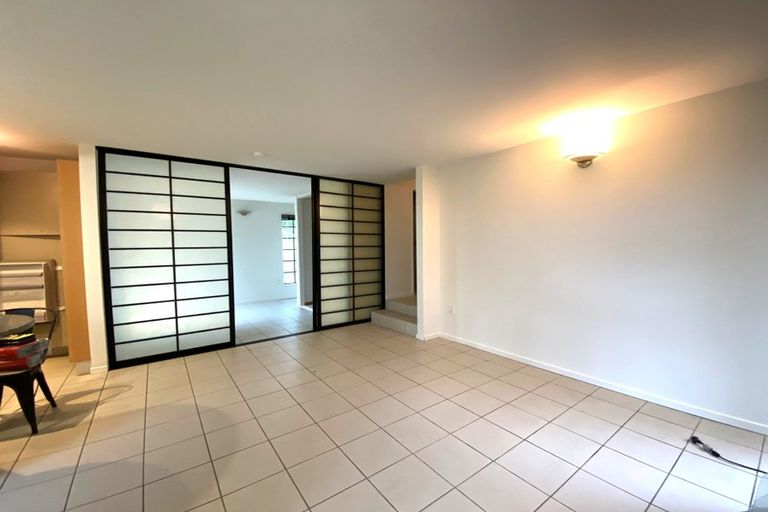 Photo of property in 3a Woodside Avenue, Northcote, Auckland, 0627