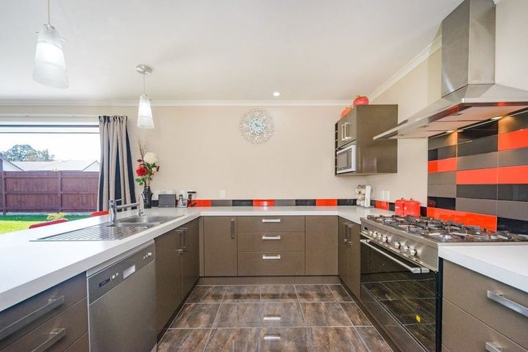 Photo of property in 2a Galea Grove, Kelvin Grove, Palmerston North, 4414