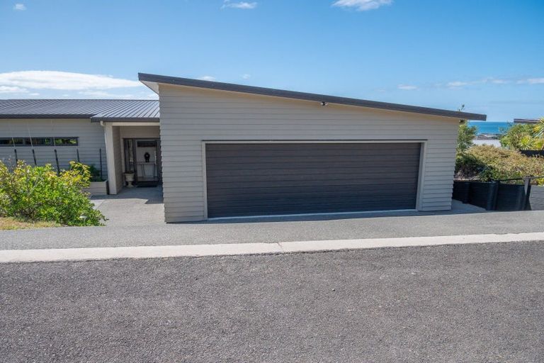 Photo of property in 6 Sunrise Place, Cable Bay, 0420