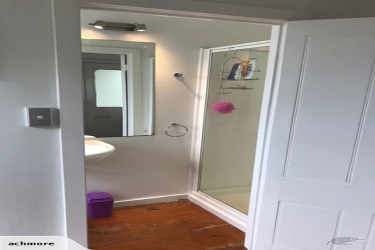 Photo of property in 16a Wharf Road, Te Atatu Peninsula, Auckland, 0610