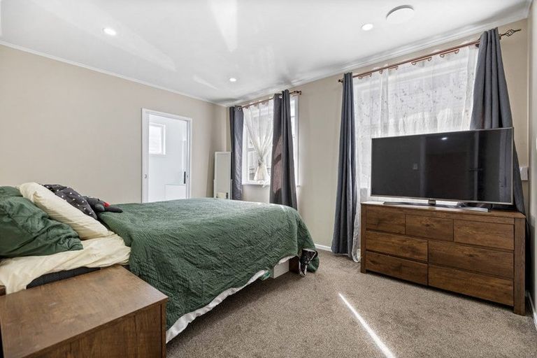 Photo of property in 11 Western View Court, Sunnyvale, Auckland, 0612