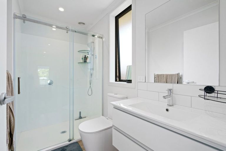 Photo of property in 285 Shakespeare Street, Leamington, Cambridge, 3432