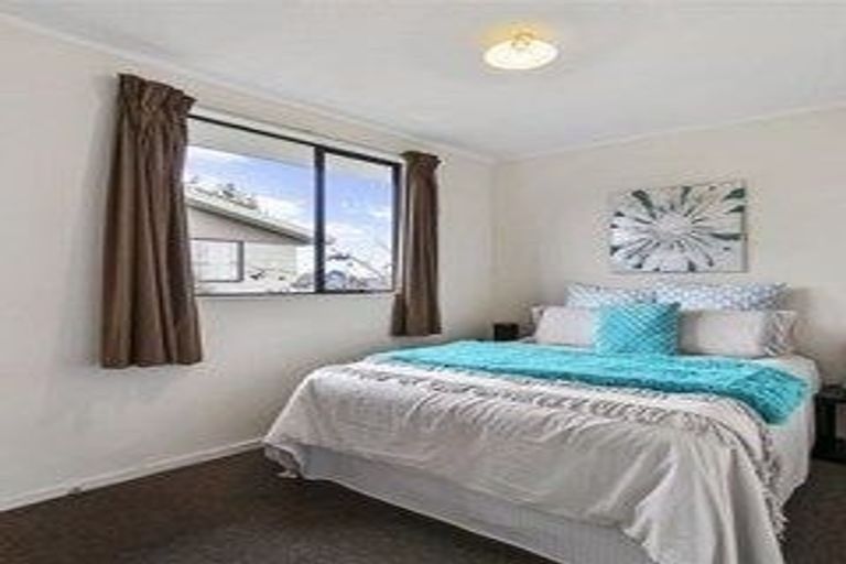 Photo of property in 2/61 Redcrest Avenue, Red Hill, Papakura, 2110