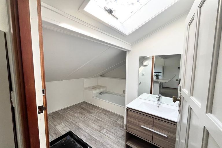 Photo of property in 36 Rangatira Road, Birkenhead, Auckland, 0626