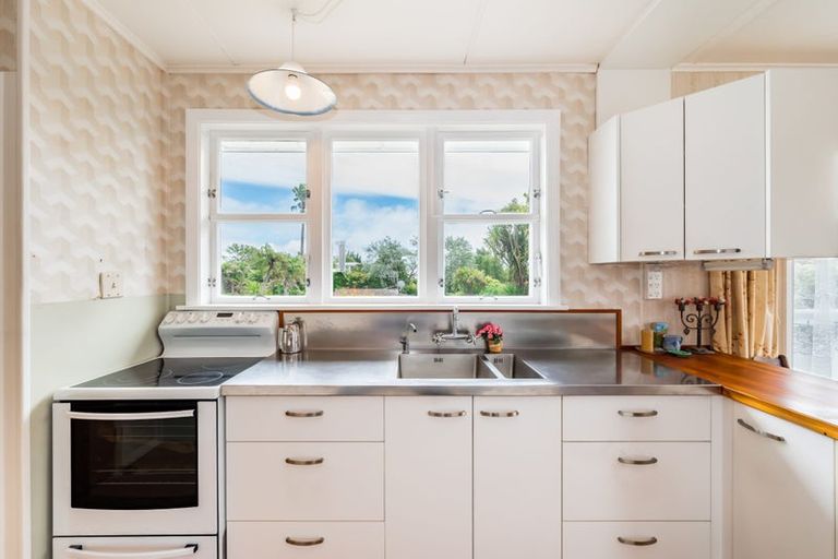 Photo of property in 21 Gray Avenue, Paraparaumu Beach, Paraparaumu, 5032