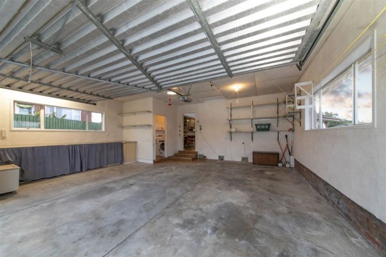 Photo of property in 17 Scanlen Terrace, Kelston, Auckland, 0602