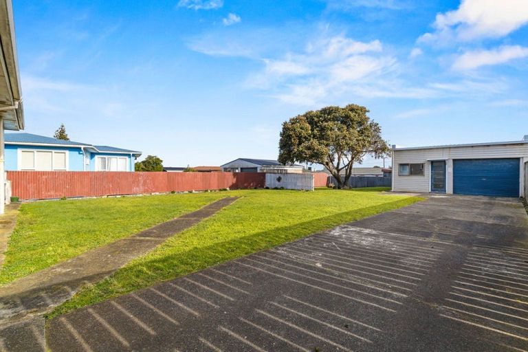 Photo of property in 73 Cornfoot Street, Castlecliff, Whanganui, 4501