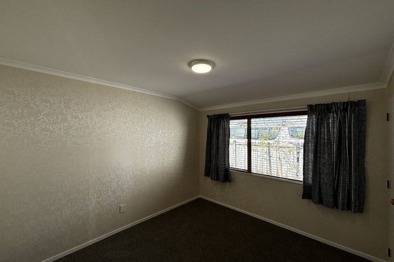 Photo of property in 2/219 Mangorei Road, Merrilands, New Plymouth, 4312