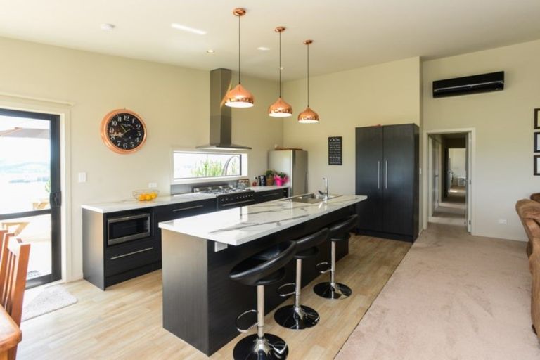 Photo of property in 71 Pirau Road, Fernhill, Napier, 4183