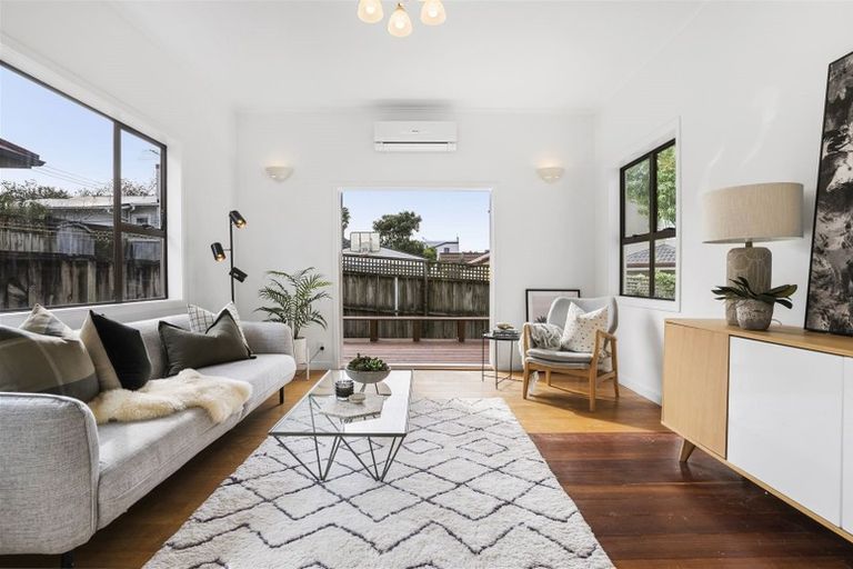 Photo of property in 1/16 Nile Road, Milford, Auckland, 0620