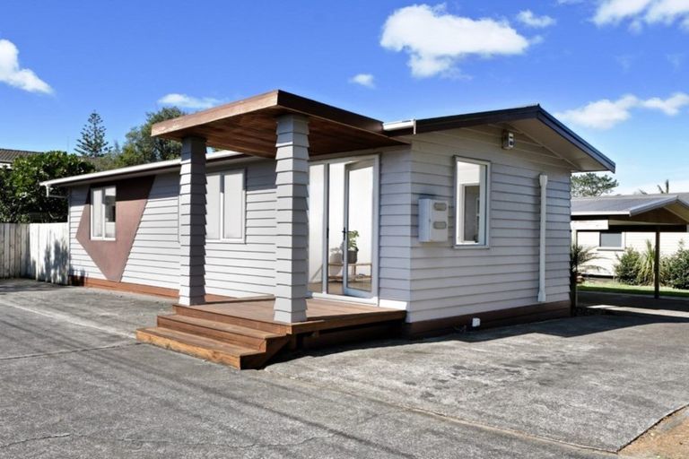 Photo of property in 1/93 Hobsonville Road, West Harbour, Auckland, 0618