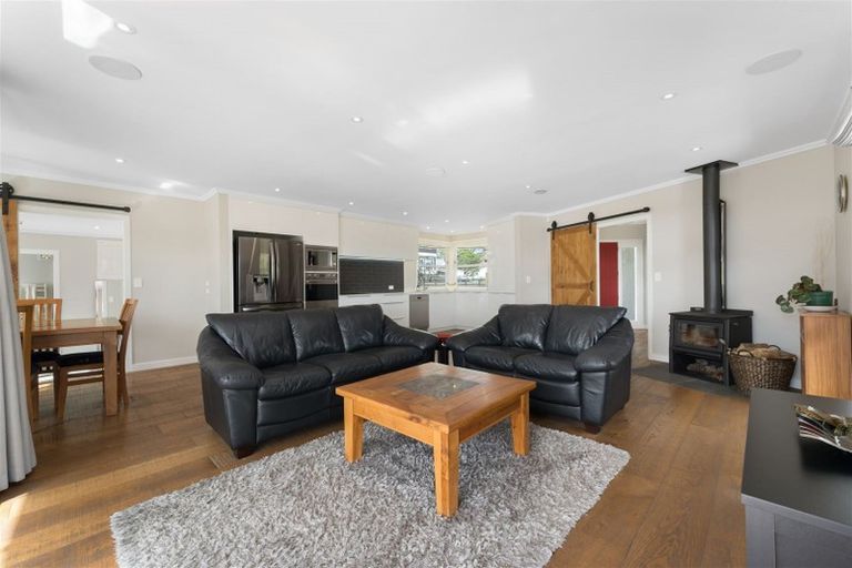 Photo of property in 72 Hanham Road, Kumeu, 0891