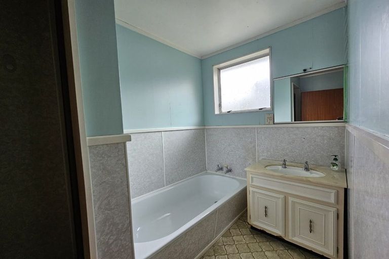 Photo of property in 133a Taylor Terrace, Tawa, Wellington, 5028