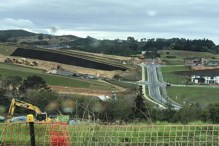 Photo of property in 51 Kowhai Road, Orewa, Silverdale, 0992