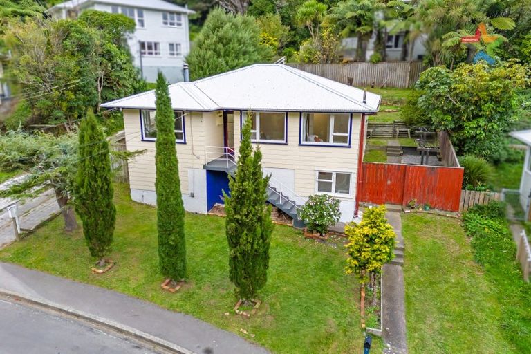 Photo of property in 6 Tobruk Street, Karori, Wellington, 6012