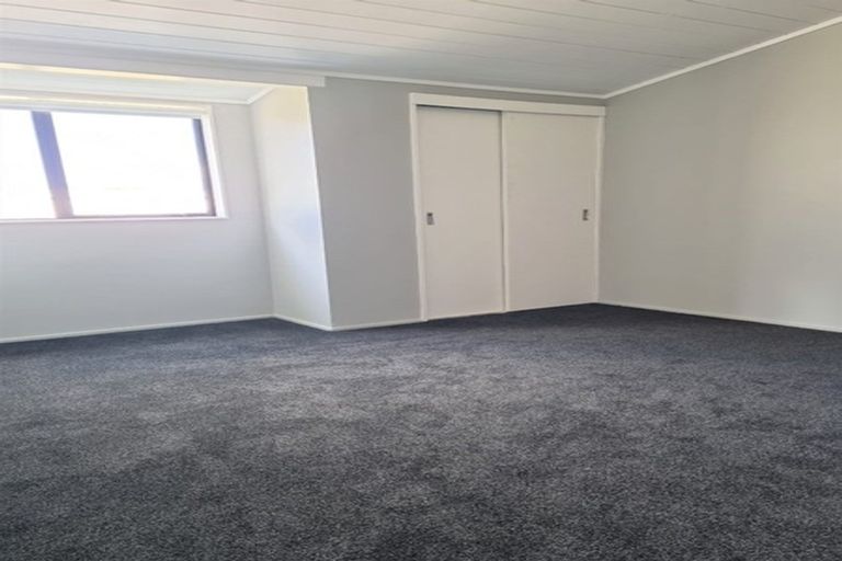 Photo of property in 4186a Great North Road, Glendene, Auckland, 0602