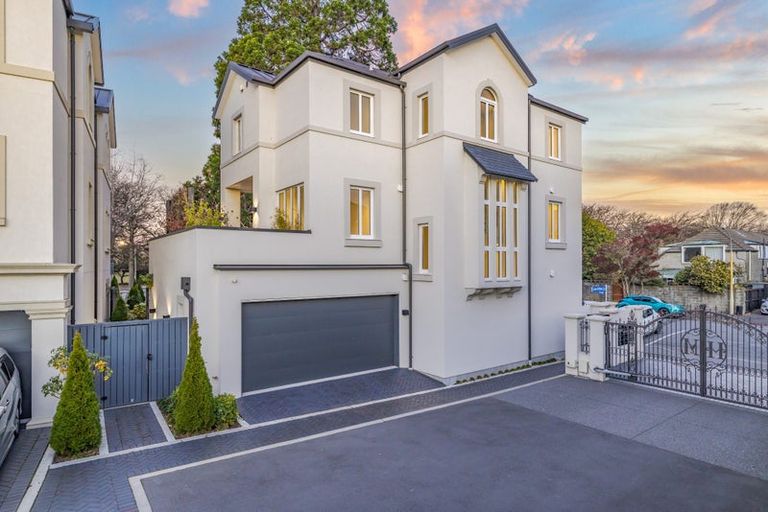 Photo of property in 2 Ayr Street, Riccarton, Christchurch, 8011