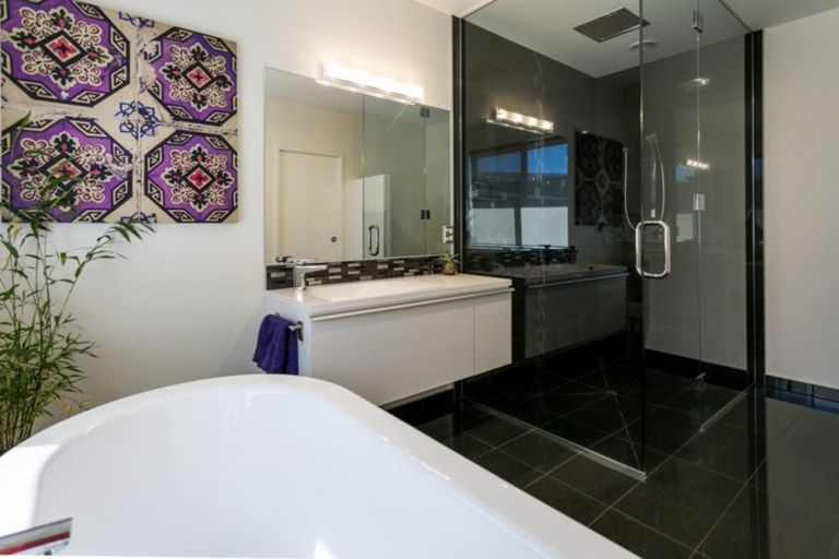 Photo of property in 5 Whakatomo Place, Havelock North, 4130