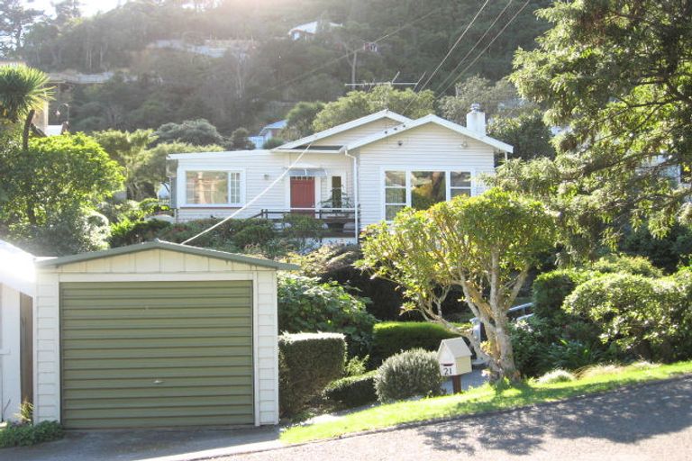 Photo of property in 21 Rona Street, Eastbourne, Lower Hutt, 5013