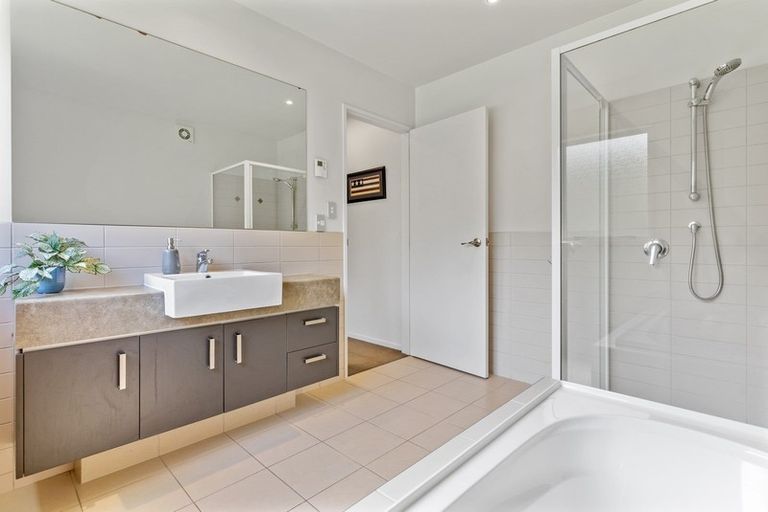 Photo of property in 25 Bemrose Place, Cockle Bay, Auckland, 2014