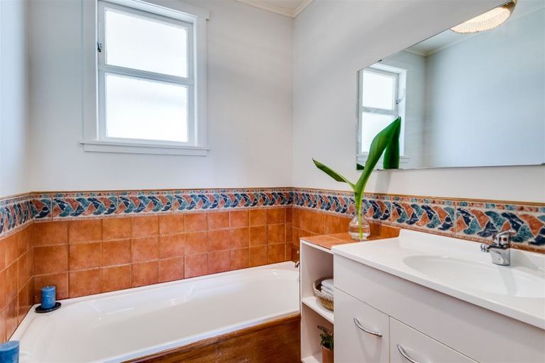 Photo of property in 10 Shirley Place, Bay View, Napier, 4104