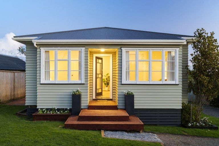 Photo of property in 51 Burrow Road, Pukekohe, 2120