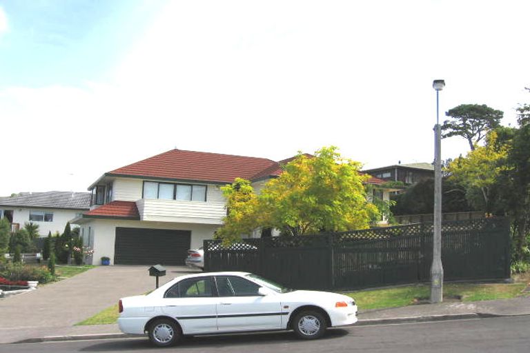 Photo of property in 10 Strabo Place, Windsor Park, Auckland, 0632
