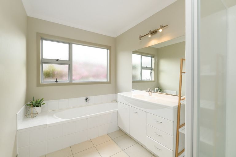 Photo of property in 16 Te Otinga Place, Pyes Pa, Tauranga, 3112