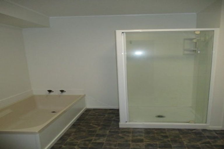 Photo of property in 22 Glen Close, Glen Eden, Auckland, 0602