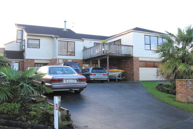 Photo of property in 11 Tadley Court, Goodwood Heights, Auckland, 2105