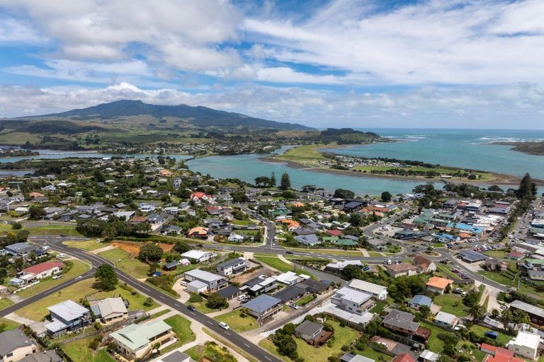 Photo of property in 10c Long Street, Raglan, 3225