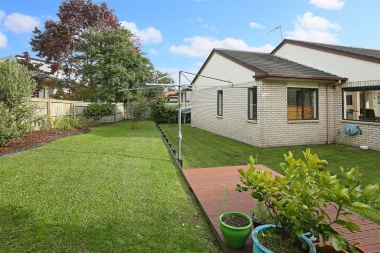Photo of property in 8 Graven Court, Henderson, Auckland, 0612