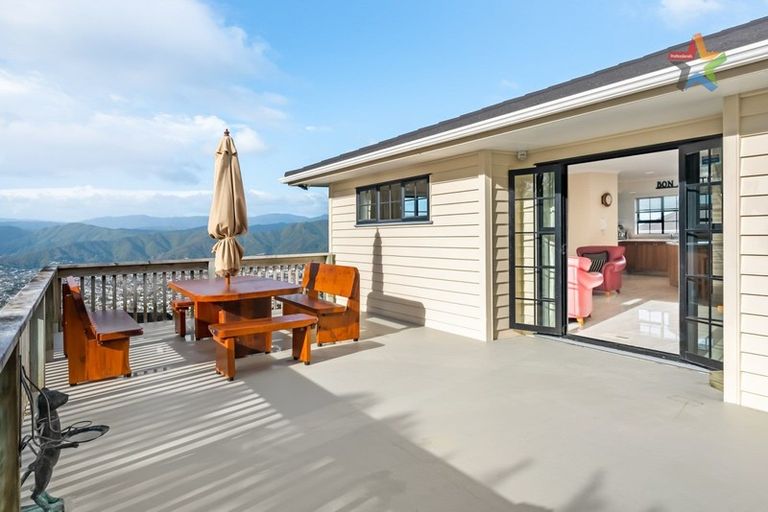 Photo of property in 44 Arahiwi Grove, Tirohanga, Lower Hutt, 5010