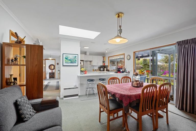Photo of property in 6 Argyle Place, Highlands Park, New Plymouth, 4312