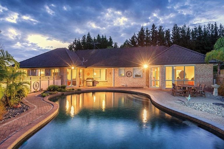 Photo of property in 21 Polo Prince Drive, Totara Park, Manurewa, 2576