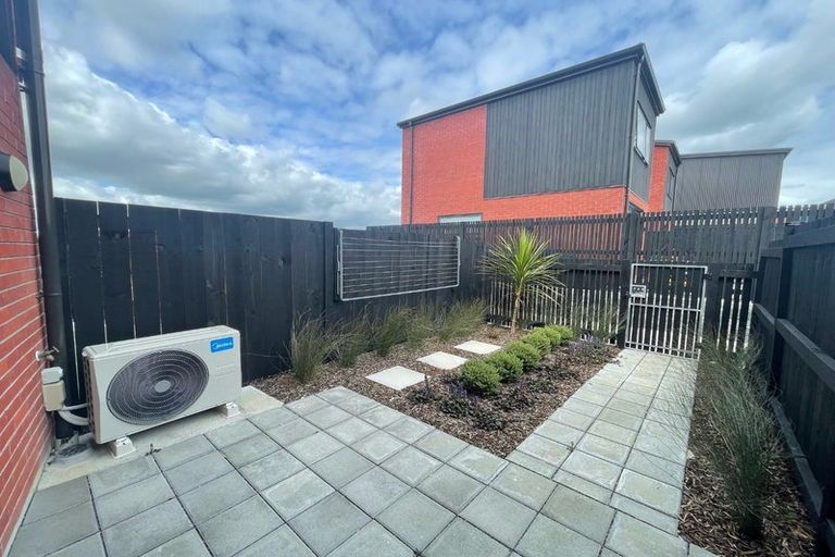 Photo of property in 25 Erina Road, Wiri, 2104