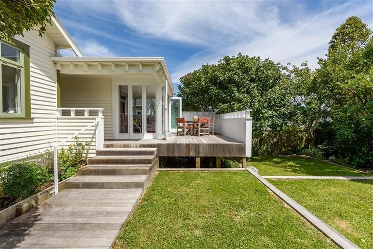 Photo of property in 14 Firth Terrace, Karori, Wellington, 6012