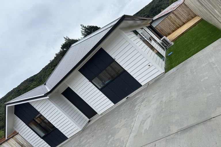 Photo of property in 18 Toomath Street, Naenae, Lower Hutt, 5011